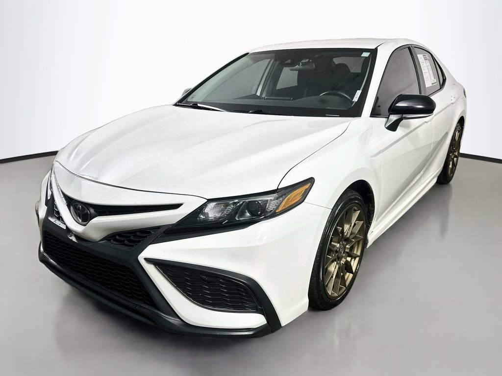 Used 2023 Toyota Camry SE FWD image 3