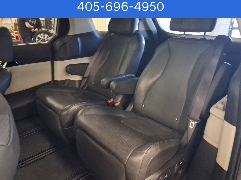Used 2023 Kia Carnival SX Prestige image 7