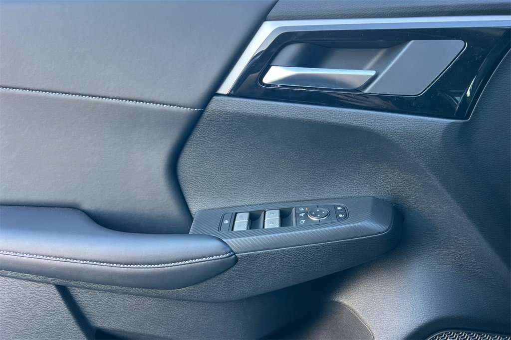 New 2026 Mitsubishi Outlander SE image 12