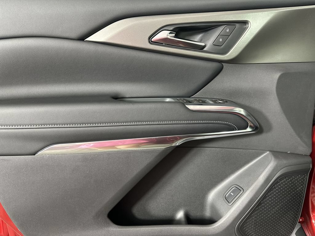 New 2027 Chevrolet Traverse LT w/ LPO, Floor Liner Package FWD image 23