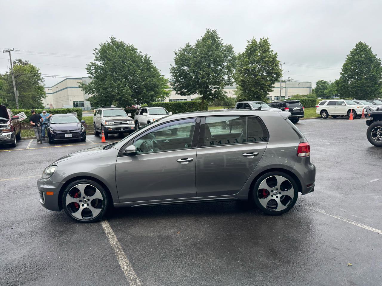 Used 2011 Volkswagen Golf 4-Door FWD image 10
