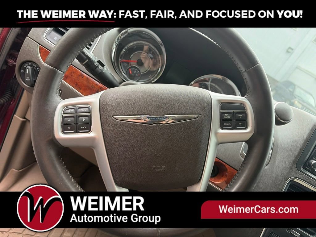 Used 2016 Chrysler Town & Country Touring-L FWD image 17
