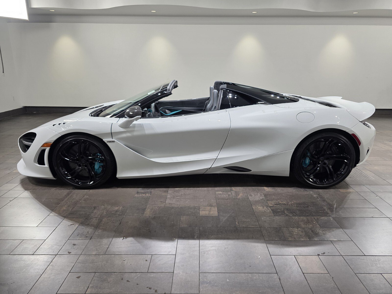 New 2027 McLaren 750S Spider RWD image 3
