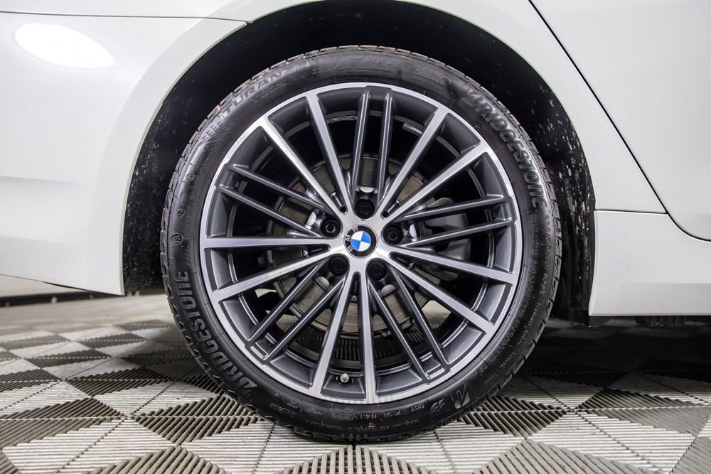 Used 2021 BMW 530e w/ Convenience Package image 41