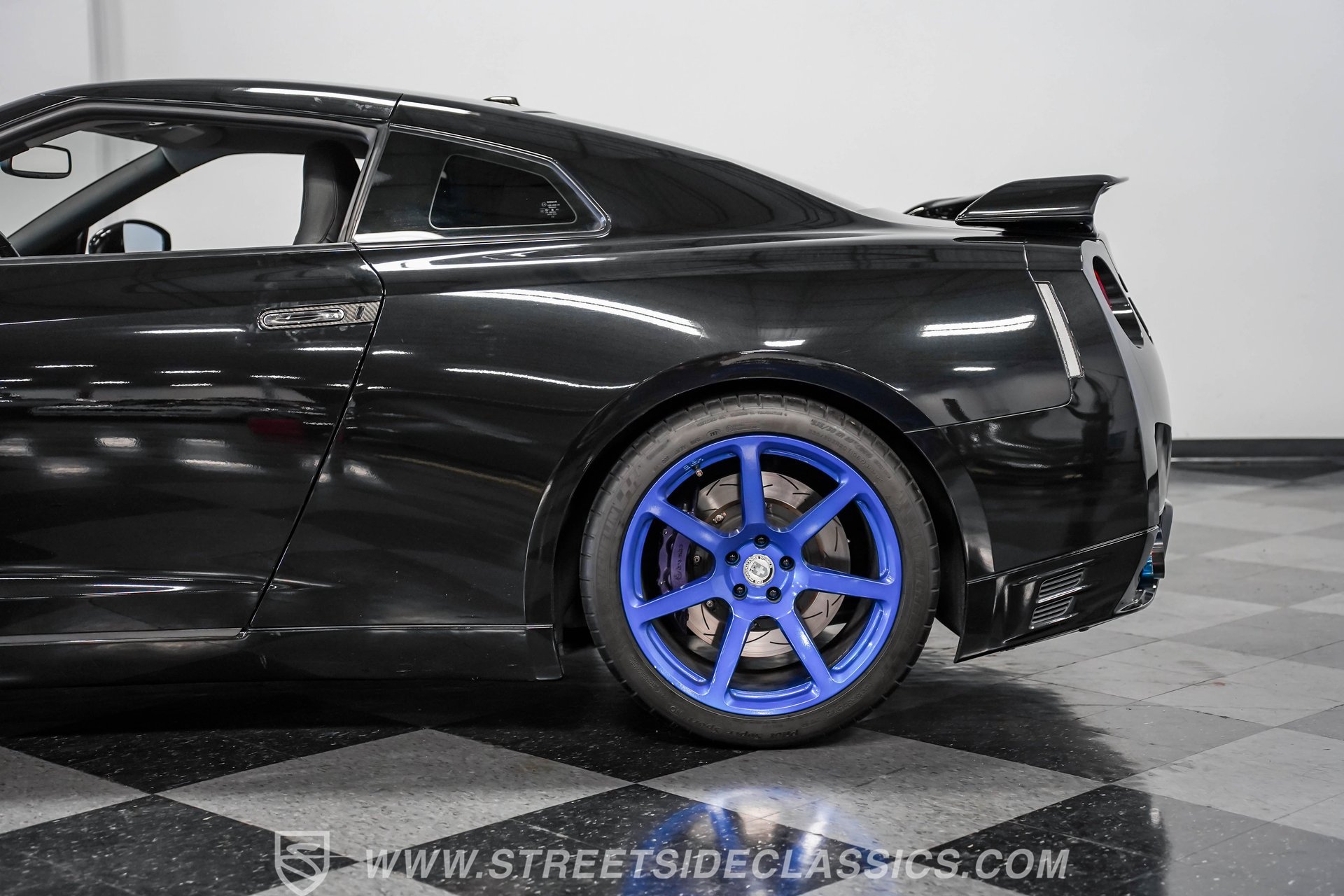 Used 2013 Nissan GT-R Premium image 25