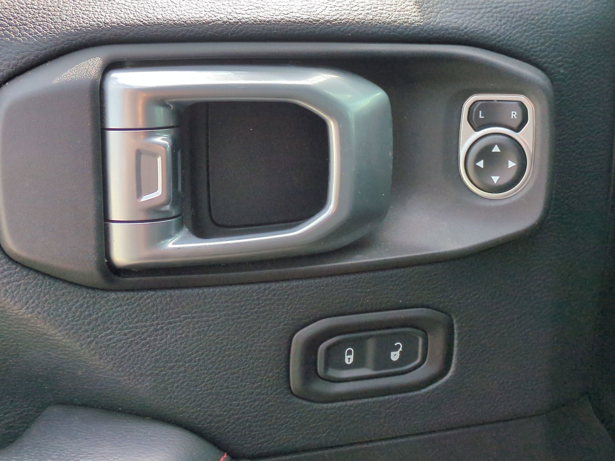 Used 2019 Jeep Wrangler Unlimited Rubicon w/ Dual Top Group image 15