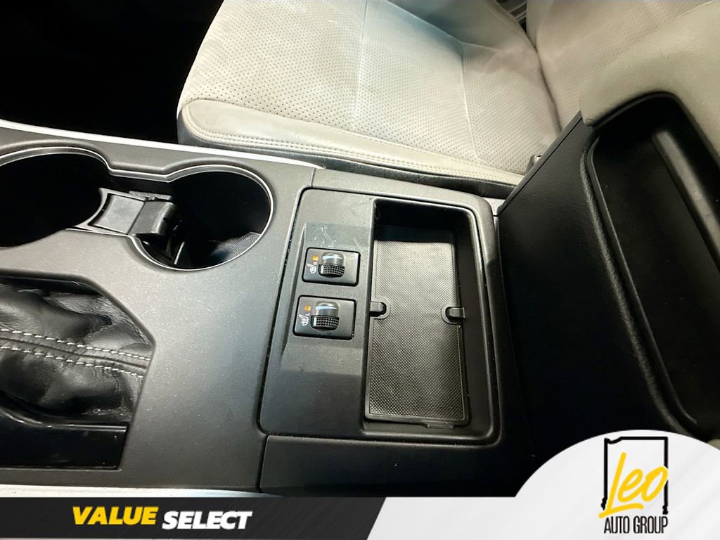 Used 2016 Toyota Camry XSE FWD image 19