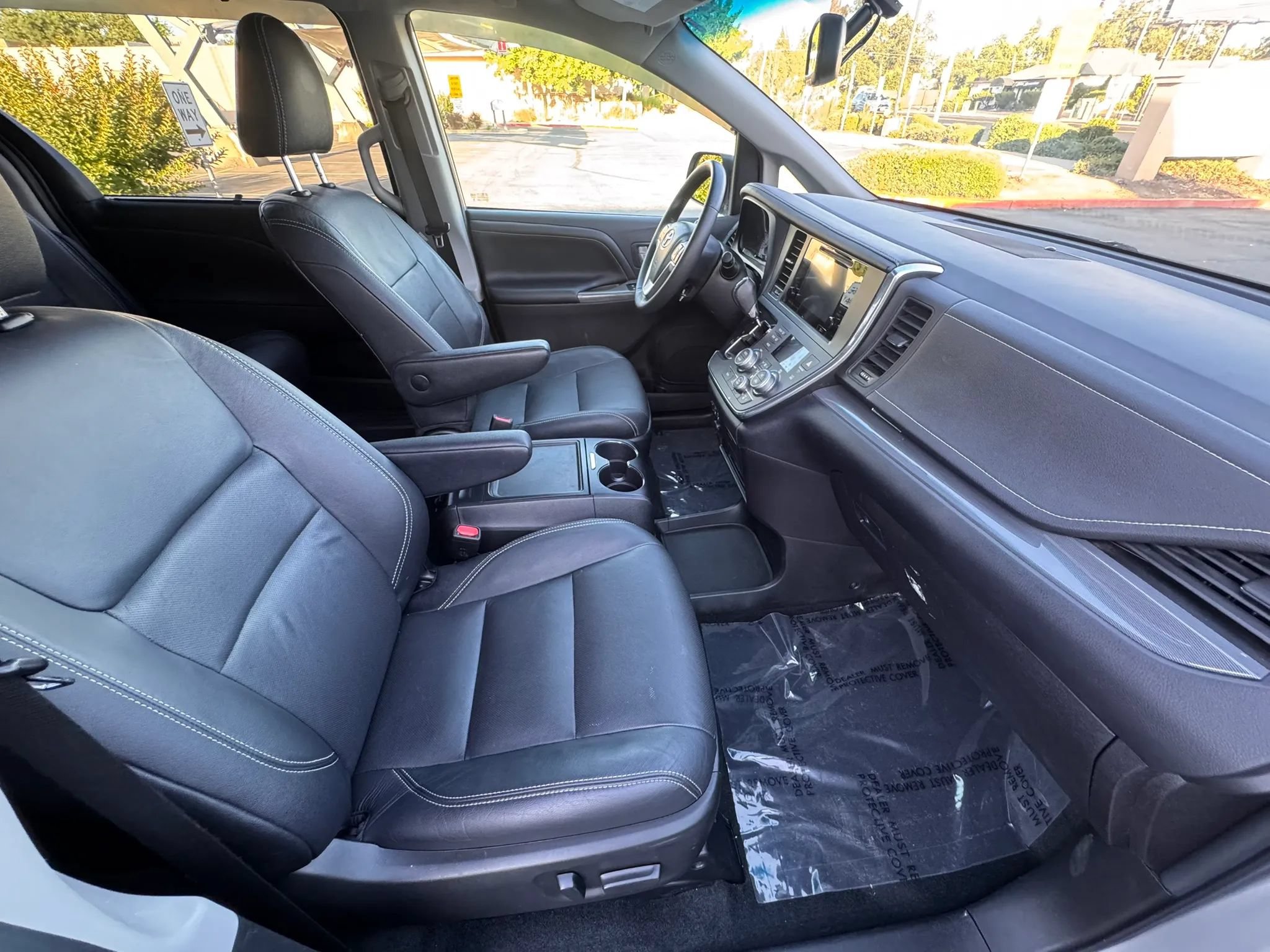 Used 2017 Toyota Sienna SE FWD image 13