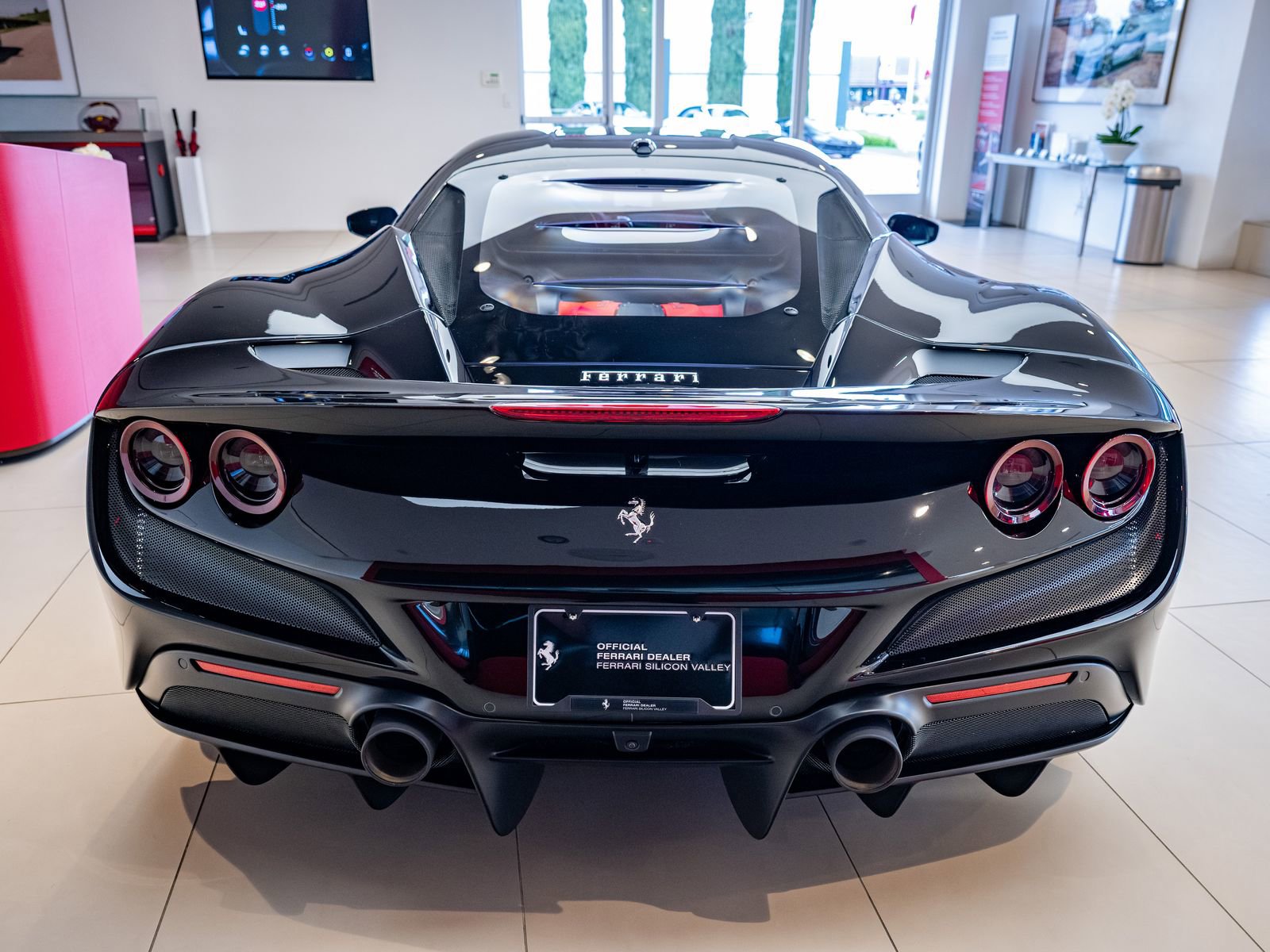 Used 2021 Ferrari F8 Tributo image 5