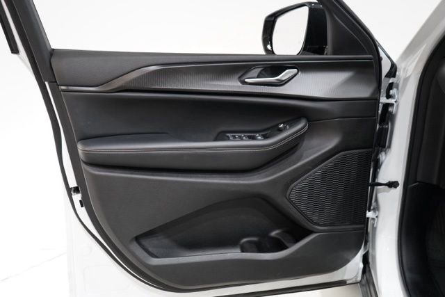 Used 2023 Jeep Grand Cherokee L Altitude image 20