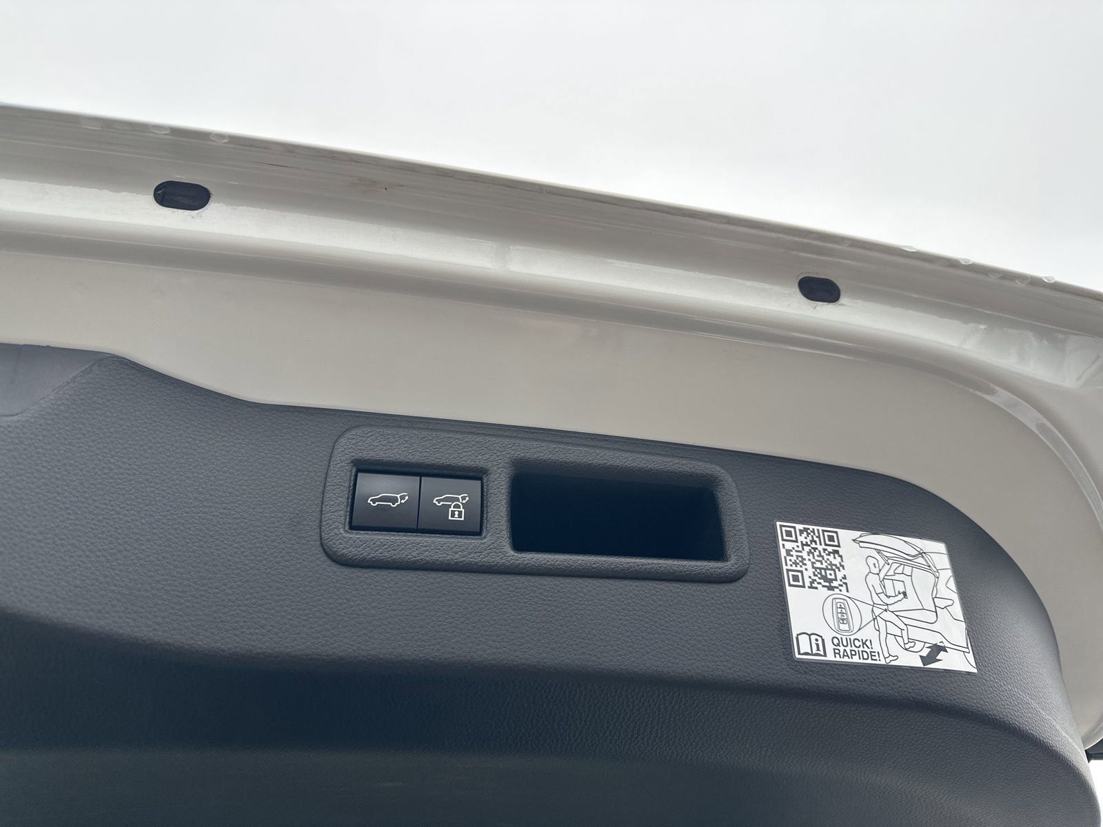 Used 2023 Toyota Venza XLE AWD/4WD image 29