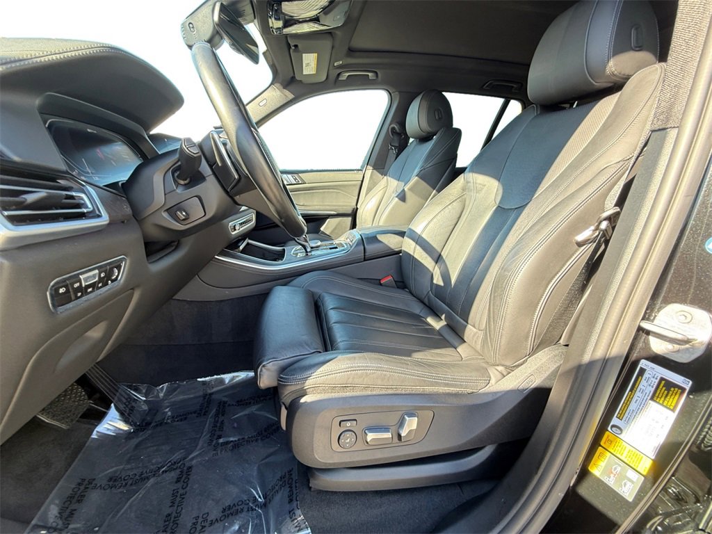 Used 2021 BMW X5 xDrive45e w/ Parking Assistance Package image 9