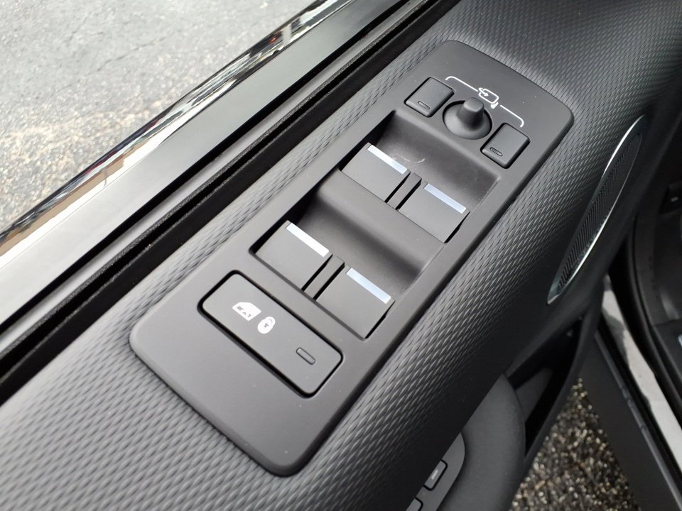 Certified 2024 Land Rover Discovery Dynamic SE image 29