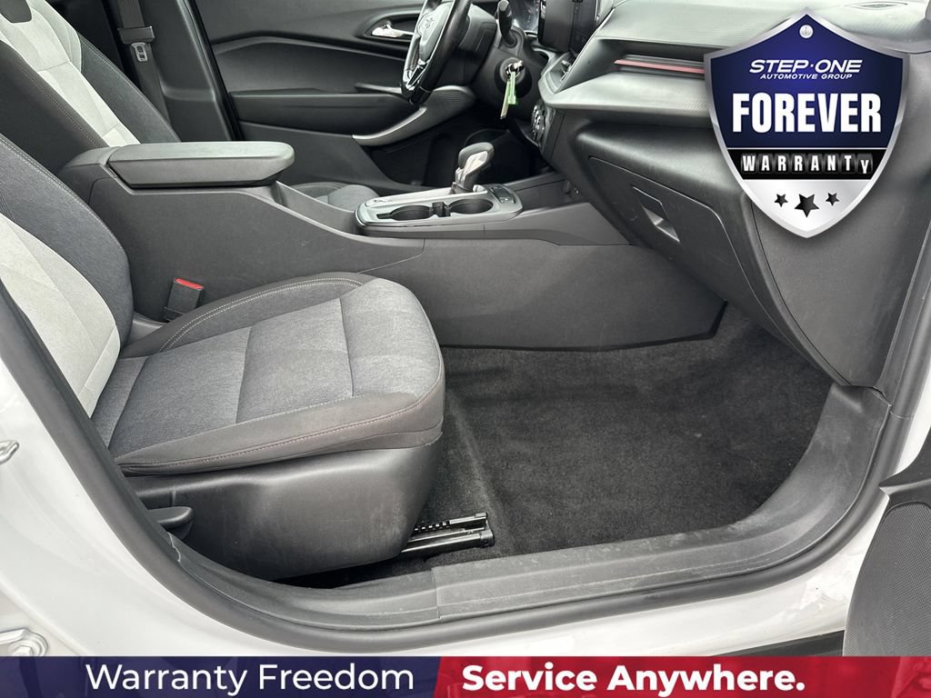 Used 2024 Chevrolet Trax RS FWD image 37