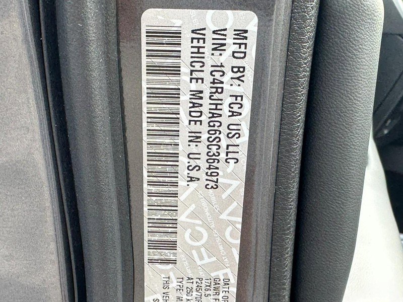 New 2025 Jeep Grand Cherokee Laredo image 15