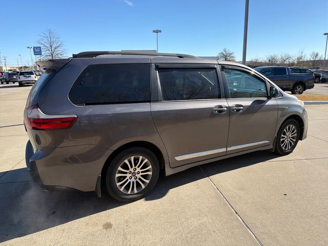 Used 2020 Toyota Sienna XLE image 5