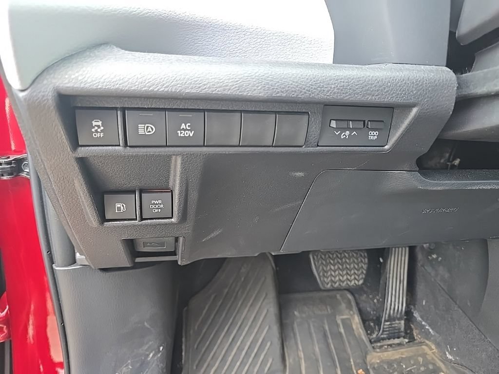 Used 2026 Toyota Sienna XLE AWD/4WD image 11