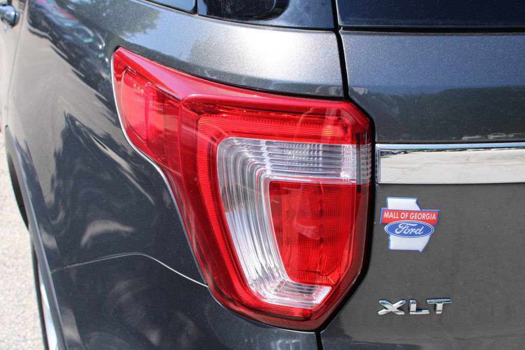 Used 2018 Ford Explorer XLT w/ Equipment Group 202A FWD image 11