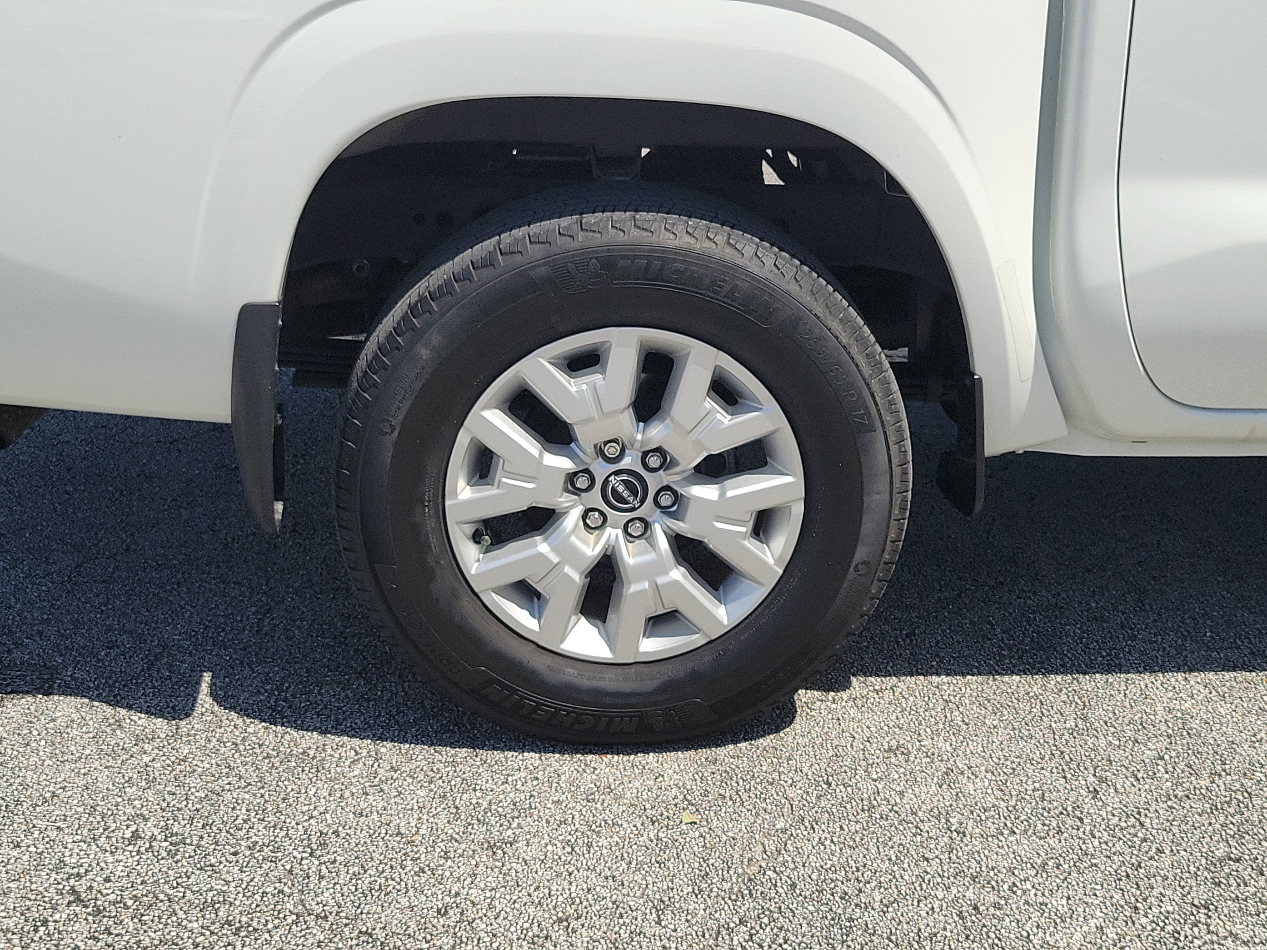 Used 2022 Nissan Frontier SV image 6