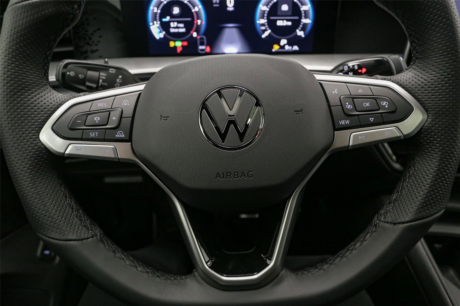 New 2026 Volkswagen Tiguan SE R-Line AWD/4WD image 24