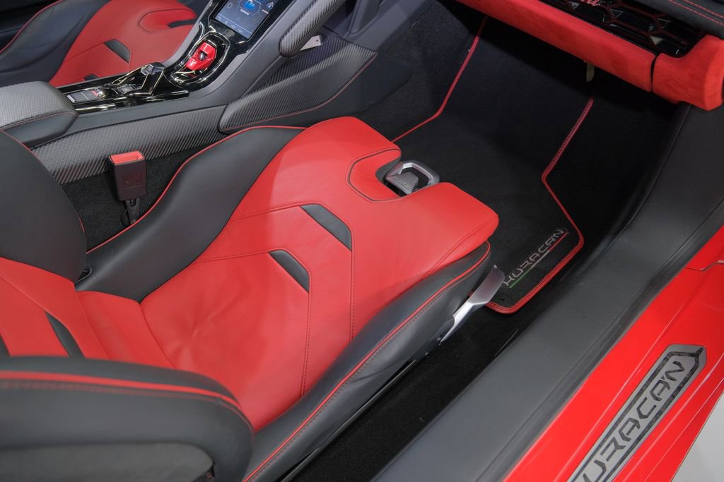 Used 2020 Lamborghini Huracan EVO image 25