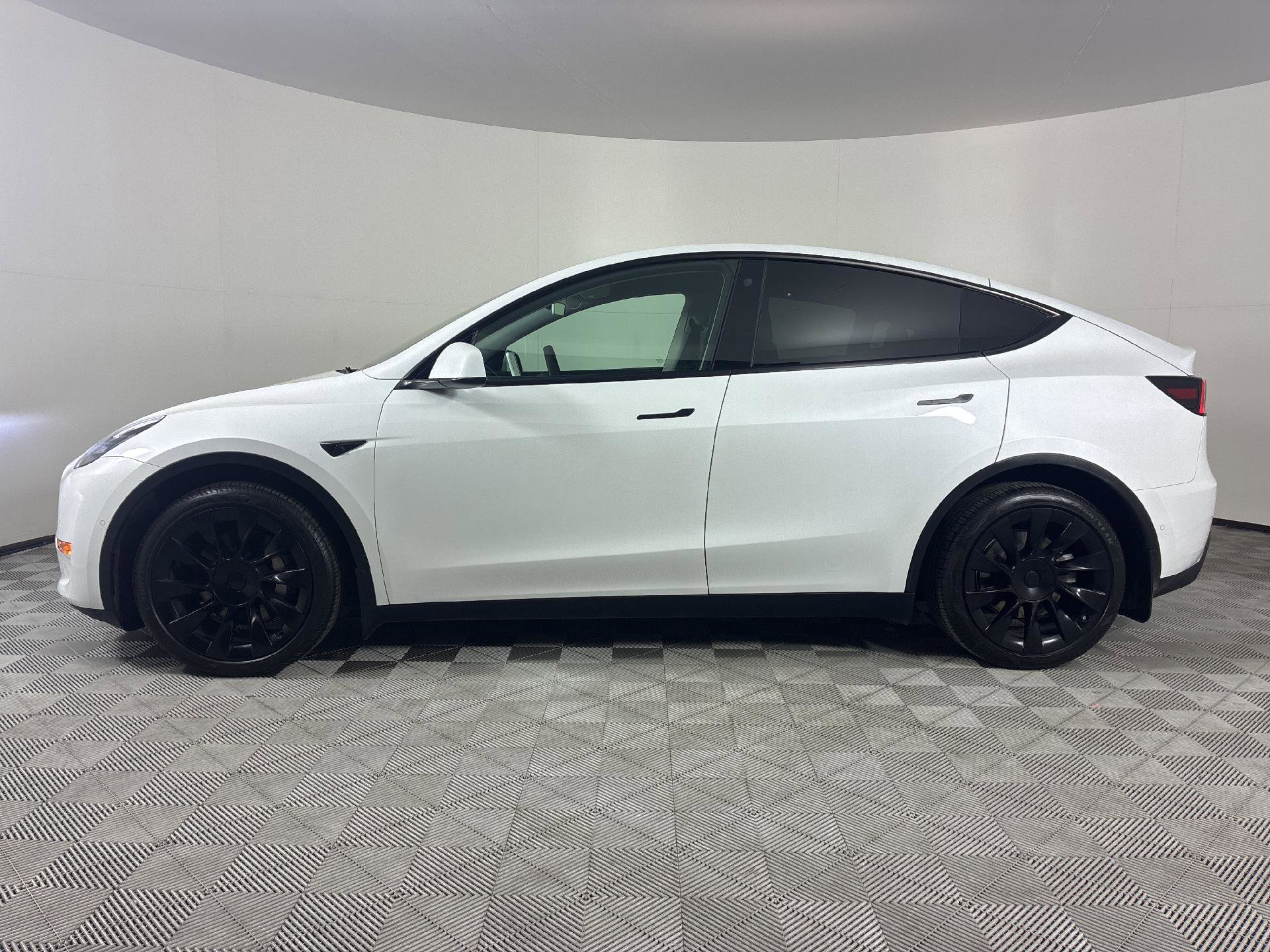 Used 2021 Tesla Model Y Long Range image 2