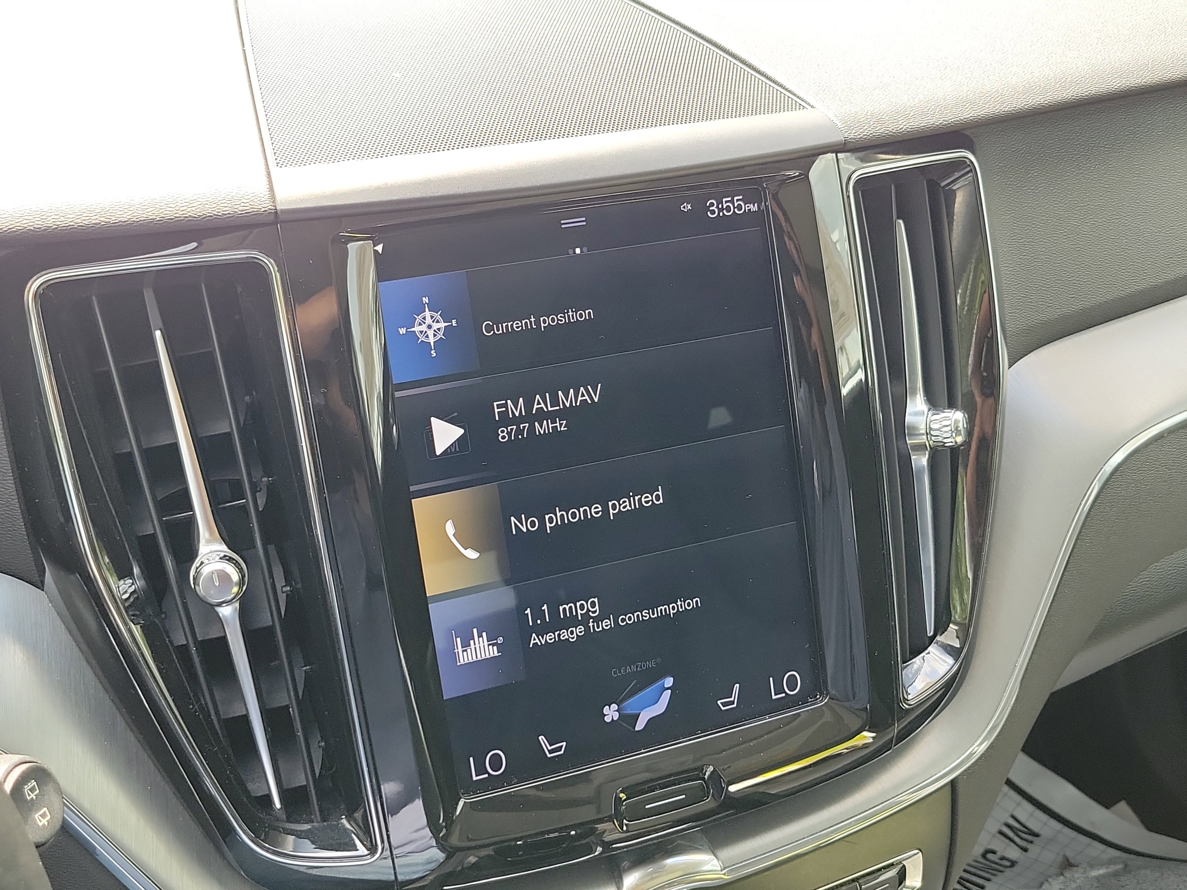 Used 2018 Volvo XC60 T5 Momentum w/ Vision Package AWD/4WD image 22