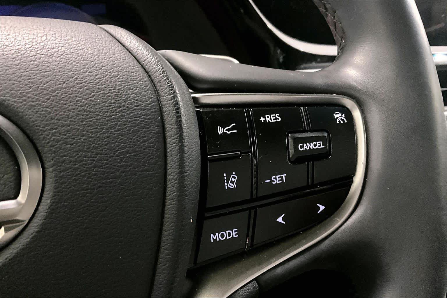 Used 2024 Lexus ES 350 w/ Premium Package FWD image 25