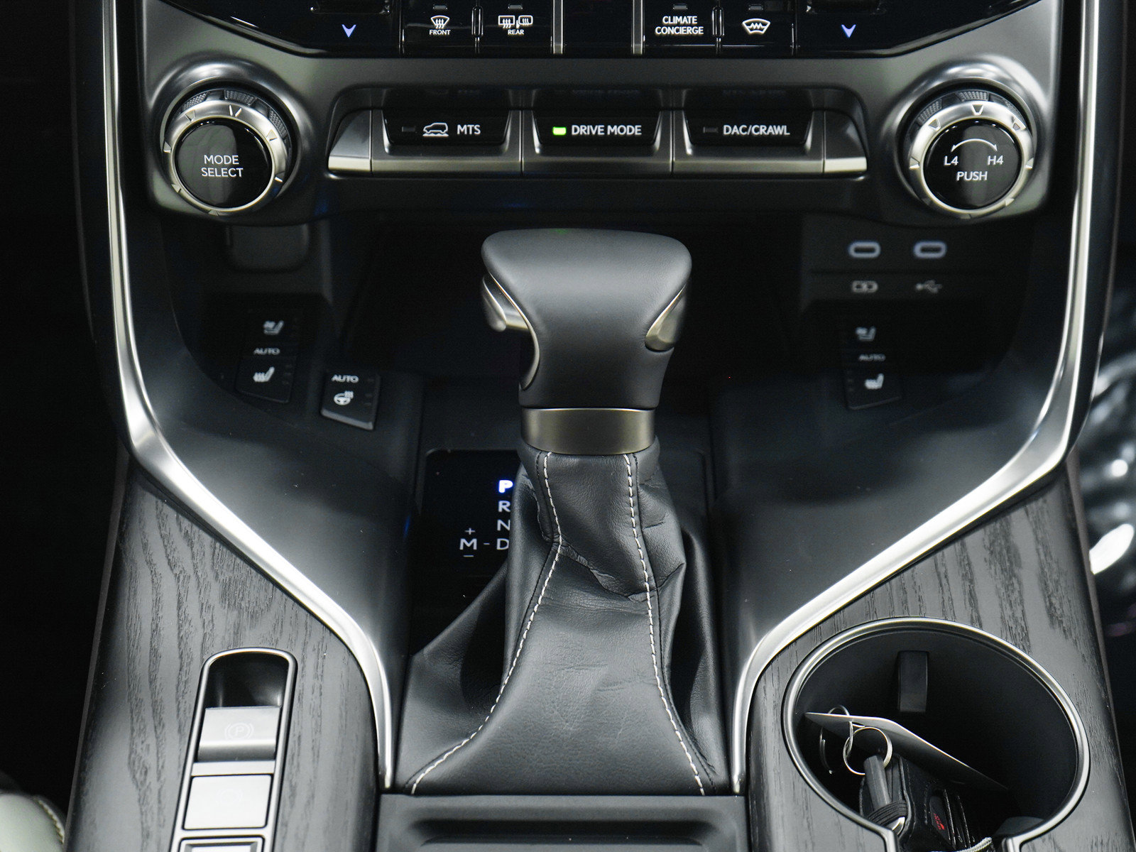 Used 2025 Lexus LX 600 4WD w/ Accessory Package (2T) image 22