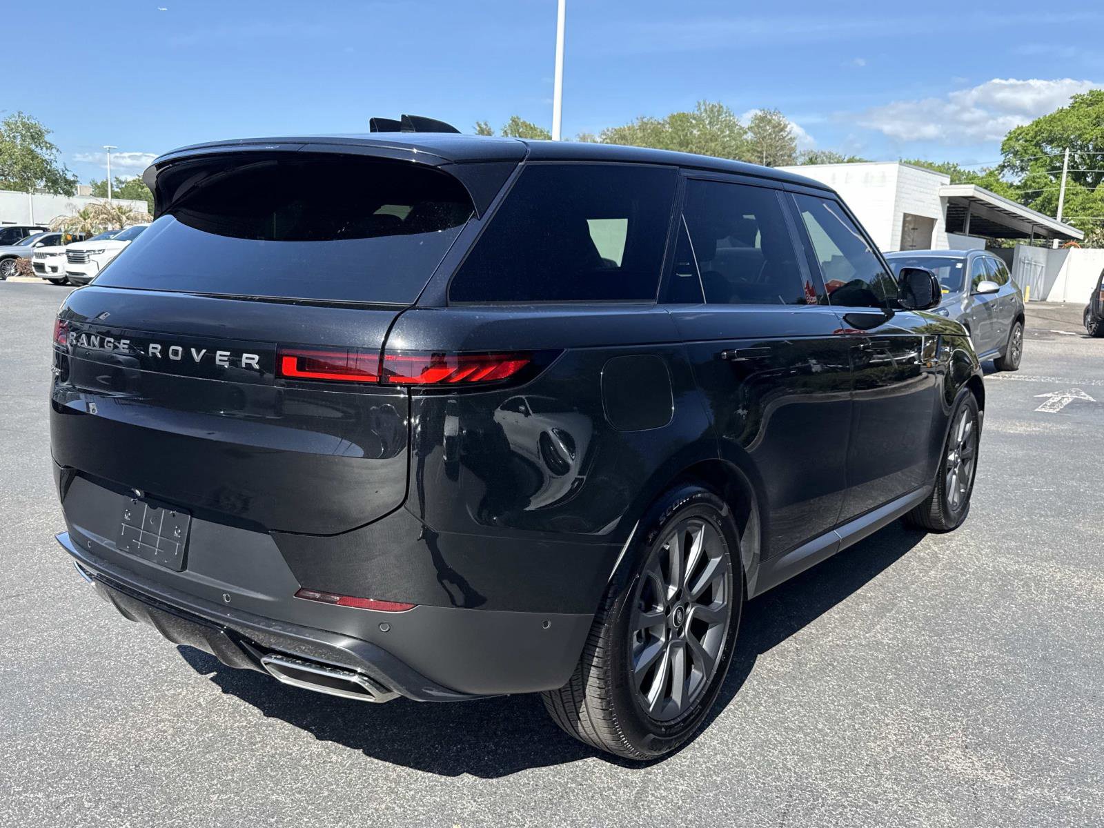 Used 2025 Land Rover Range Rover Sport S image 3