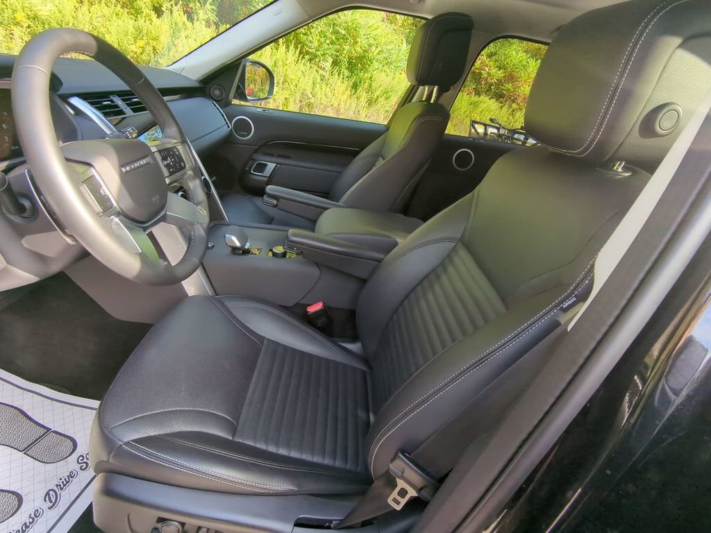 Used 2024 Land Rover Discovery S image 8