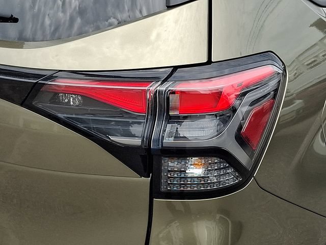 Certified 2025 Subaru Forester Premium AWD/4WD image 30
