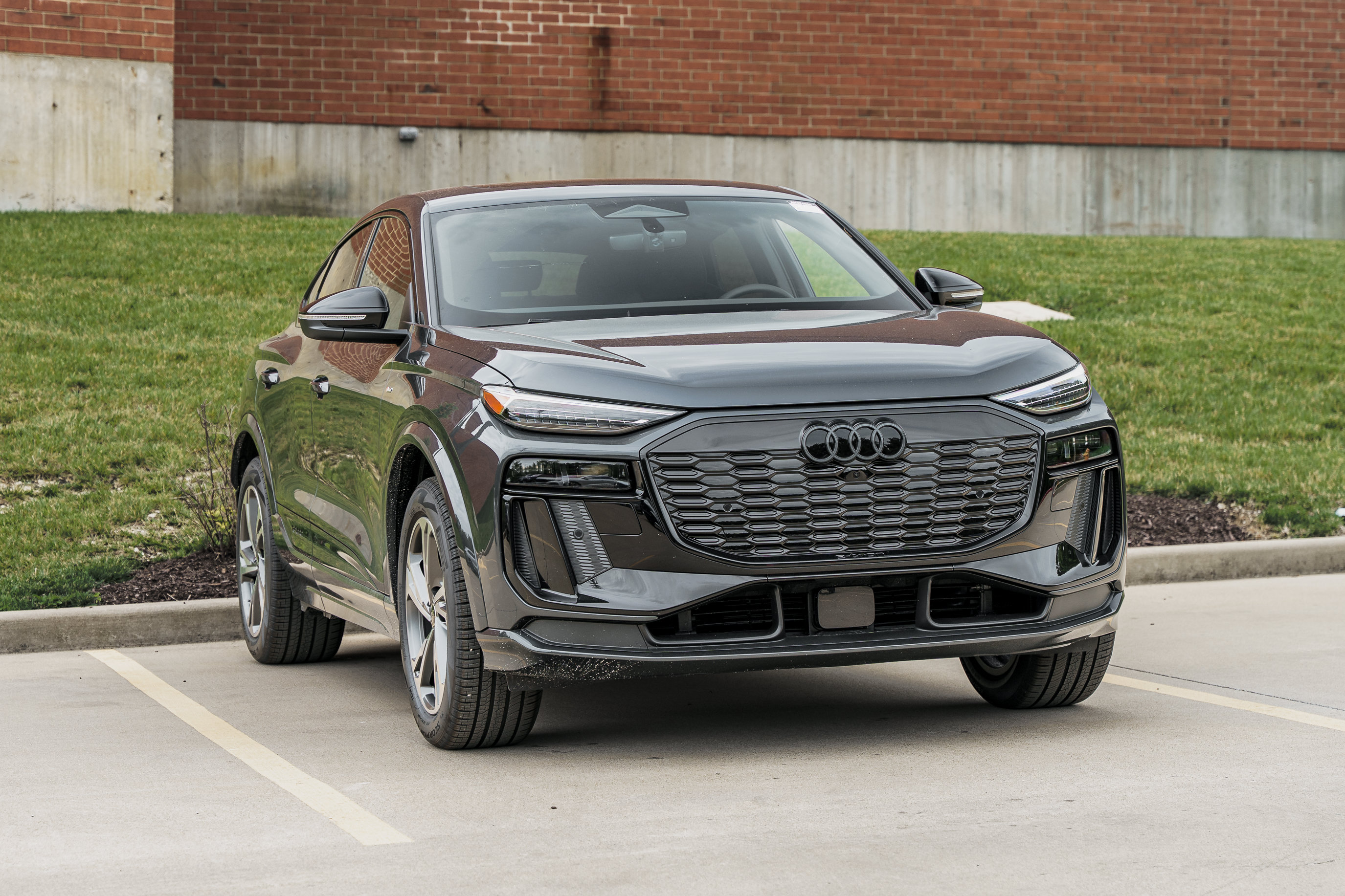 New 2027 Audi Q6 e-tron Premium Plus AWD/4WD image 2