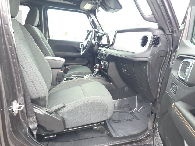 Used 2025 Jeep Wrangler Unlimited Sahara w/ Safety Group AWD/4WD image 41