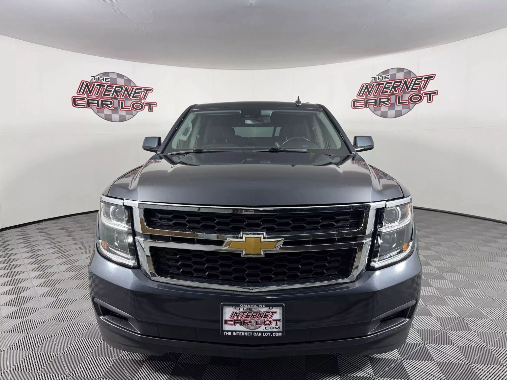Used 2019 Chevrolet Suburban LT image 2