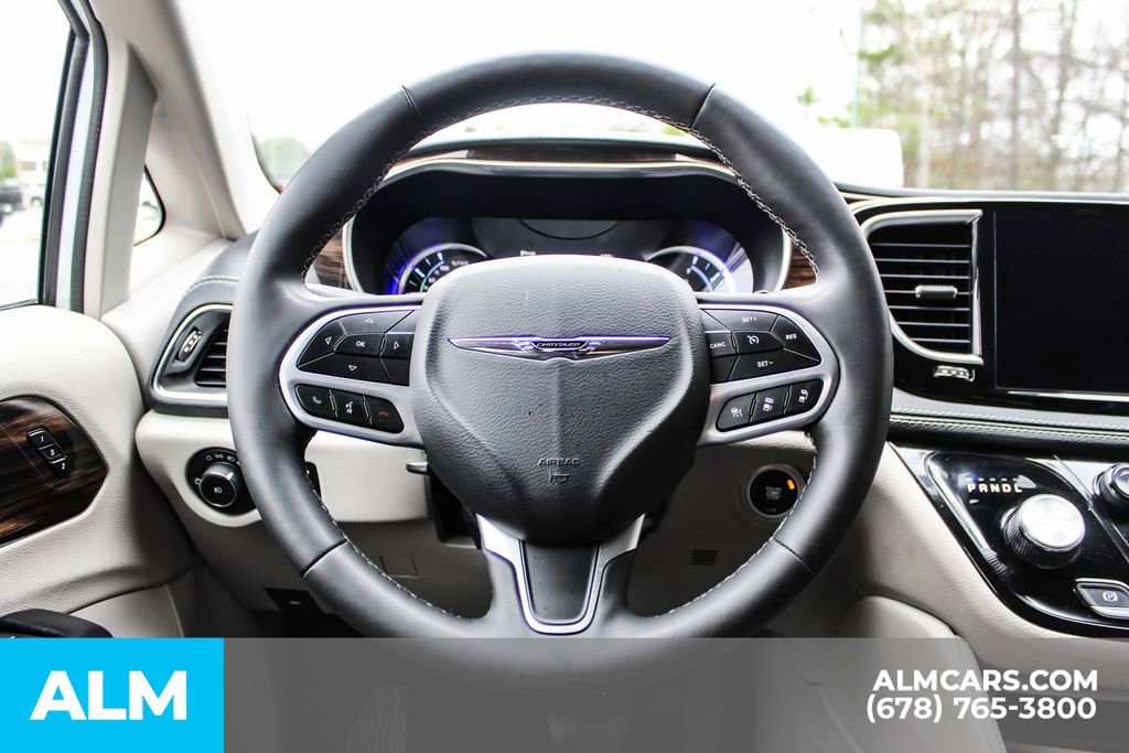 Used 2023 Chrysler Pacifica Limited image 28