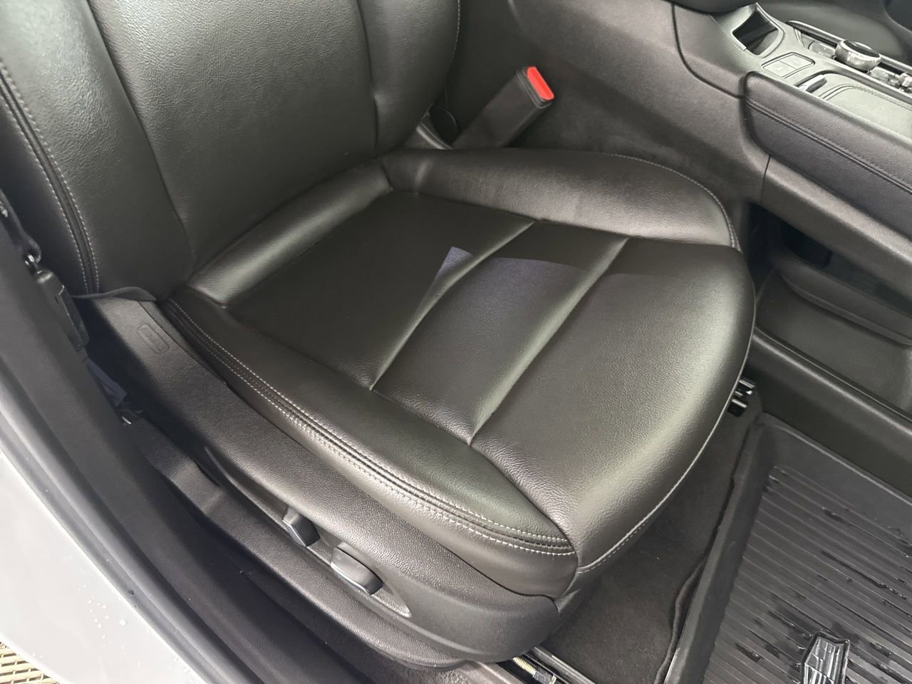 Used 2024 Cadillac XT6 Luxury w/ LPO, Floor Liner Package image 29