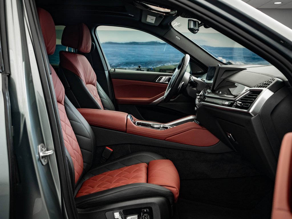 Used 2024 BMW X6 M60i w/ Dynamic Handling Package image 24