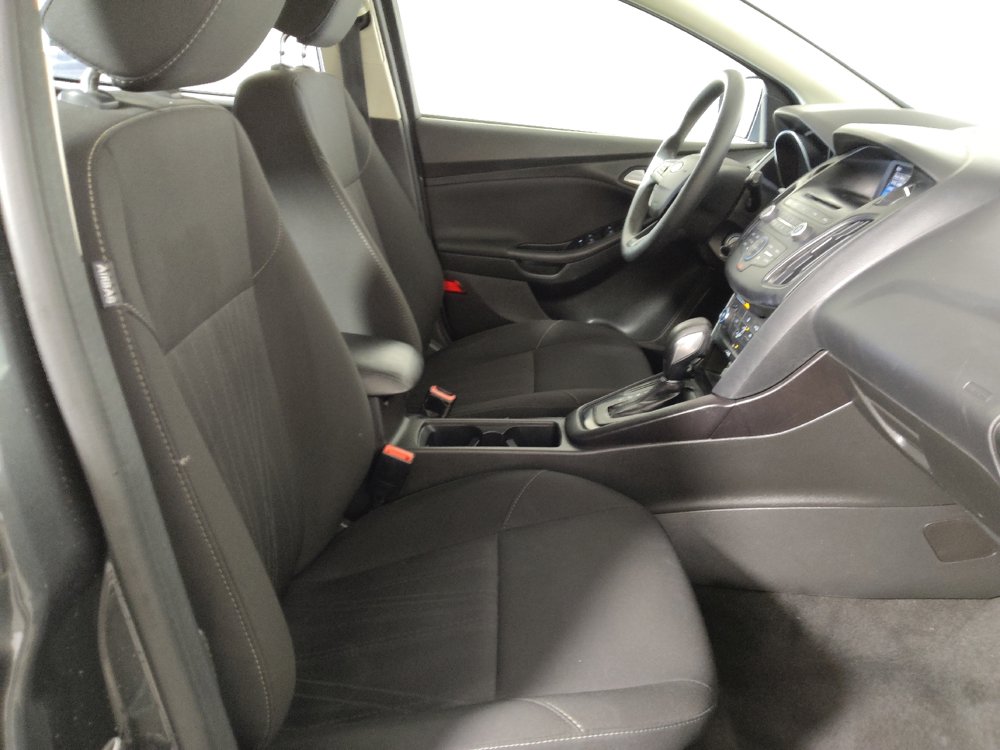Used 2017 Ford Focus SE FWD image 21