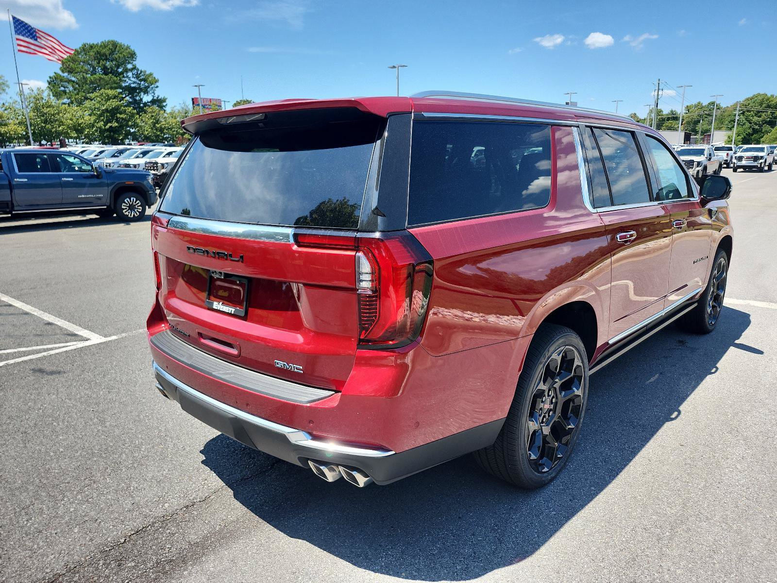 New 2026 GMC Yukon XL Denali w/ Denali Reserve Package AWD/4WD image 3