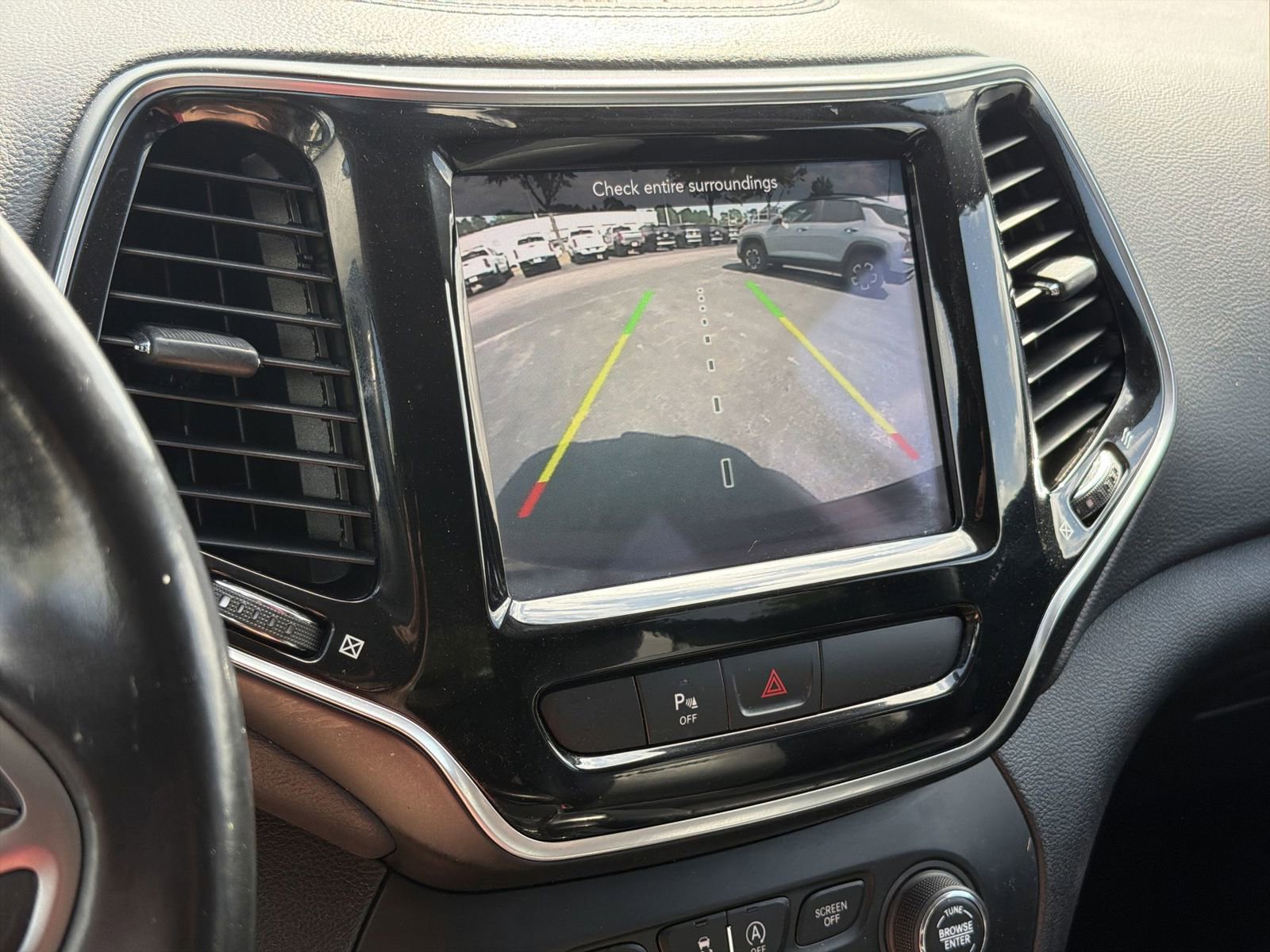 Used 2020 Jeep Cherokee Limited image 25
