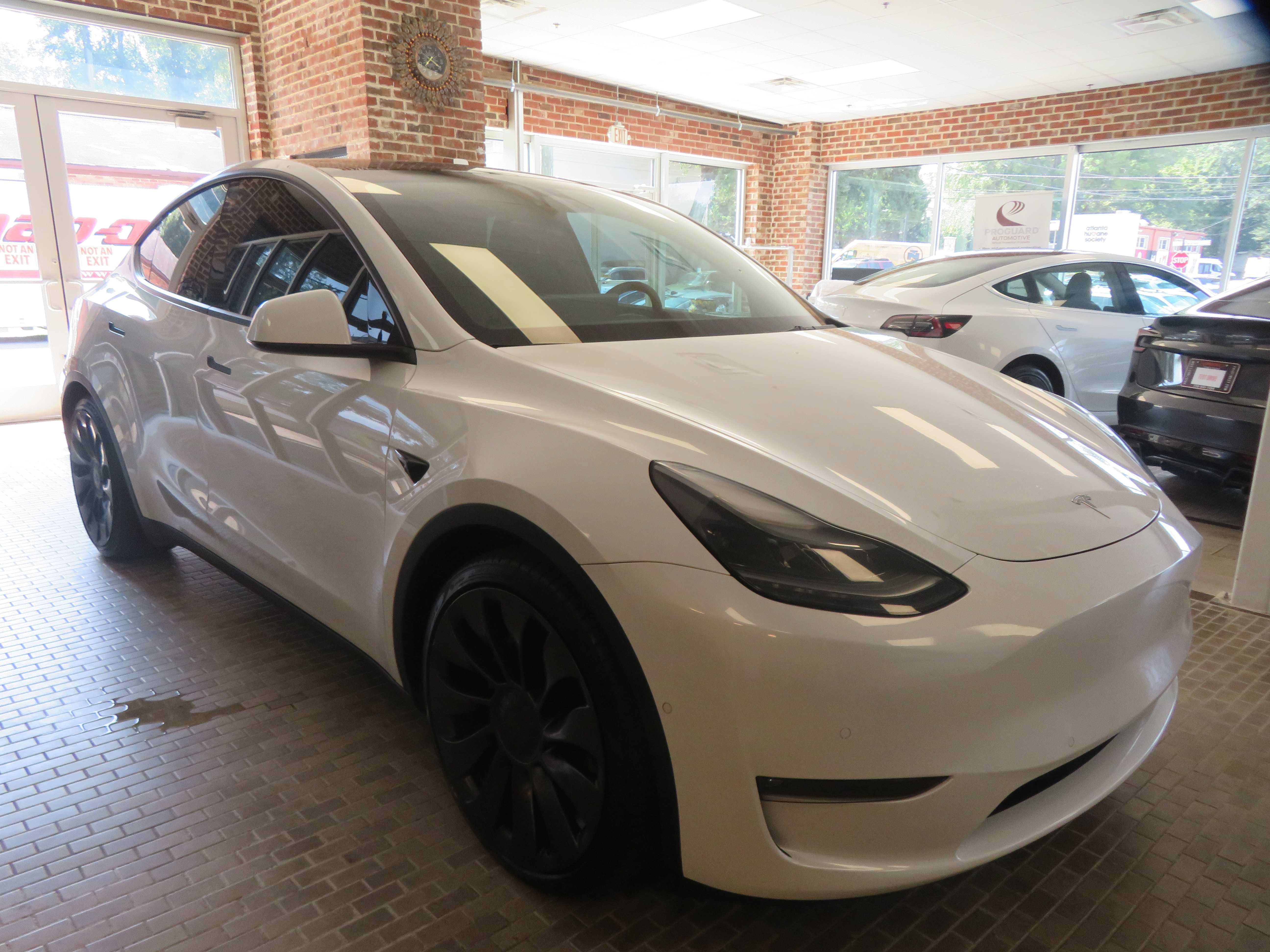 Used 2022 Tesla Model Y Performance AWD/4WD image 3