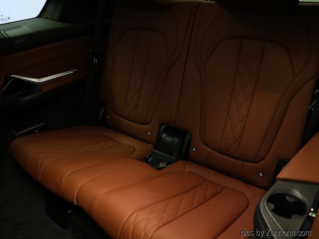 Used 2027 BMW X7 xDrive40i w/ M Sport Package AWD/4WD image 13