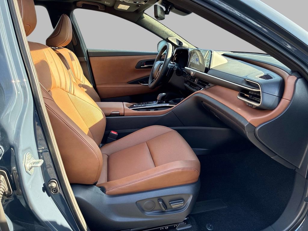 Used 2025 Toyota Crown Signia w/ Advanced Technology Package image 9