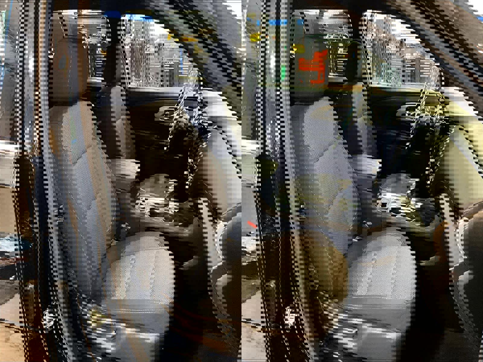 Used 2022 Chevrolet Traverse LT image 11