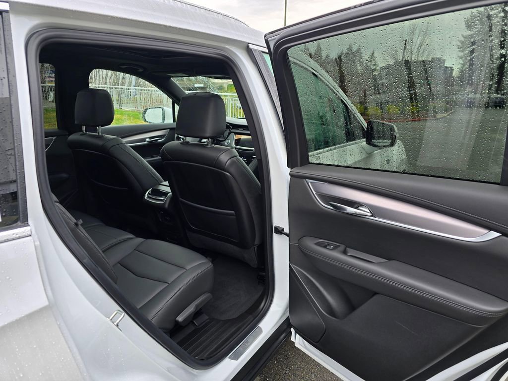 Used 2025 Cadillac XT6 Luxury image 13