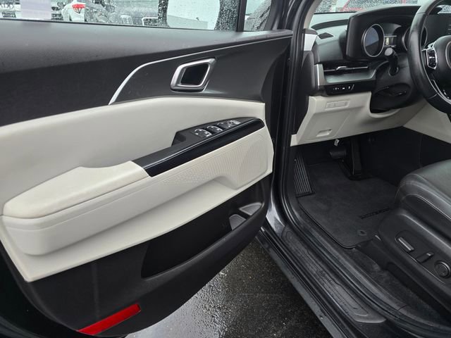 Certified 2022 Kia Carnival LX image 24