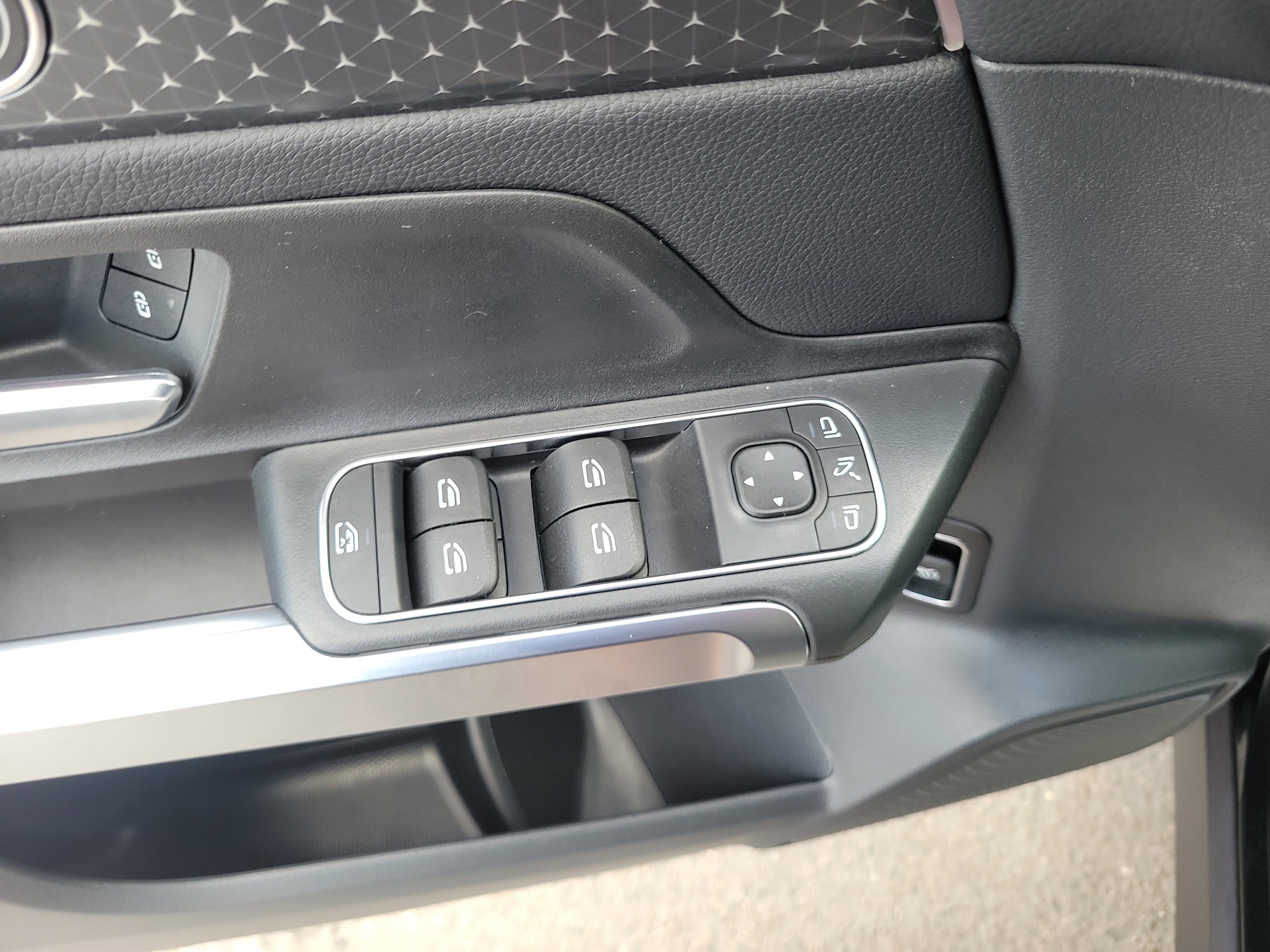 Certified 2025 Mercedes-Benz GLB 250 image 17