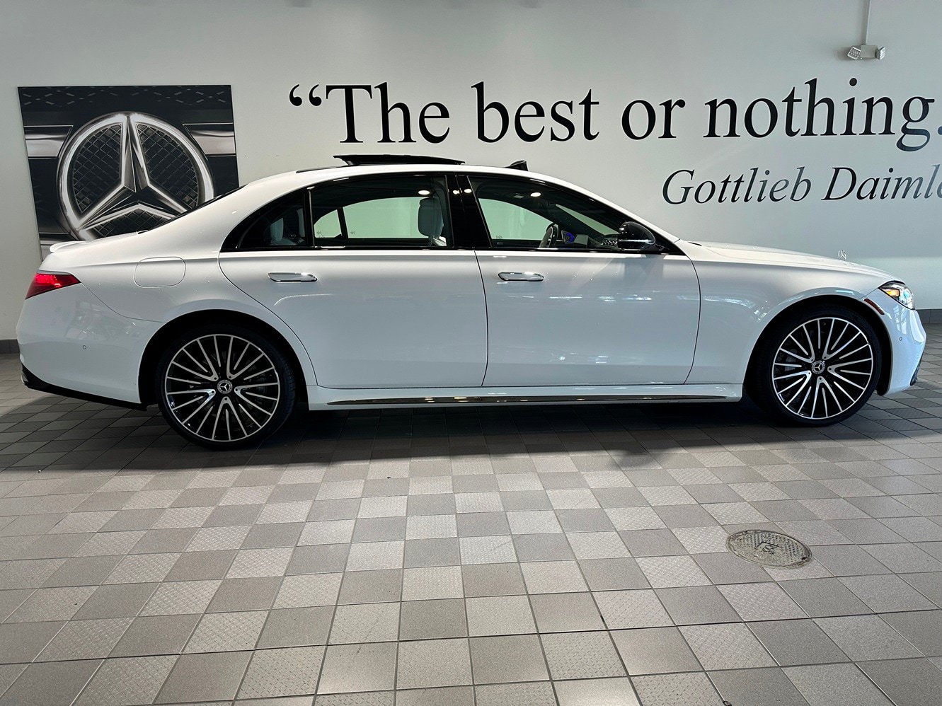 Used 2024 Mercedes-Benz S 580 4MATIC Sedan image 3