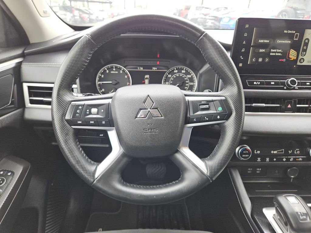 Used 2025 Mitsubishi Outlander SE FWD image 17